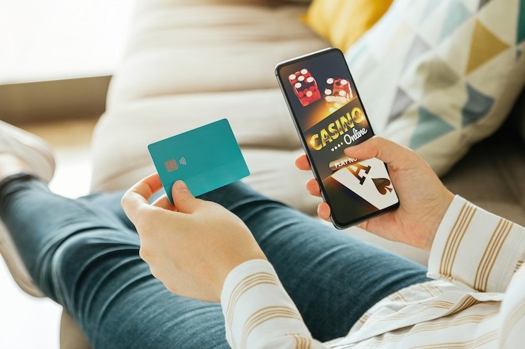 Antarmuka aplikasi wajik88 di perangkat Android menampilkan menu utama, sportsbook, live dealer, dan slot dengan desain responsif